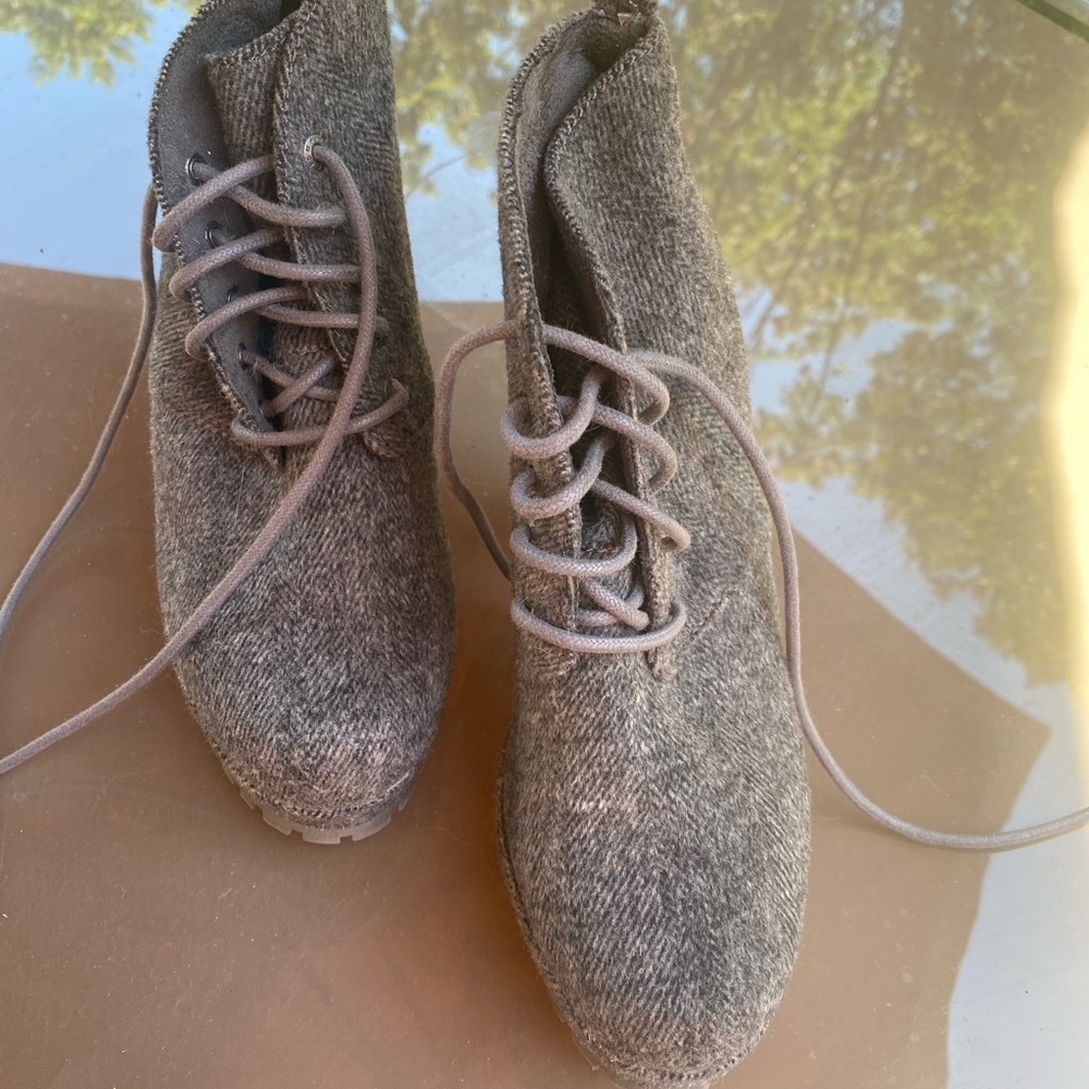 Blowfish trendy platform booties